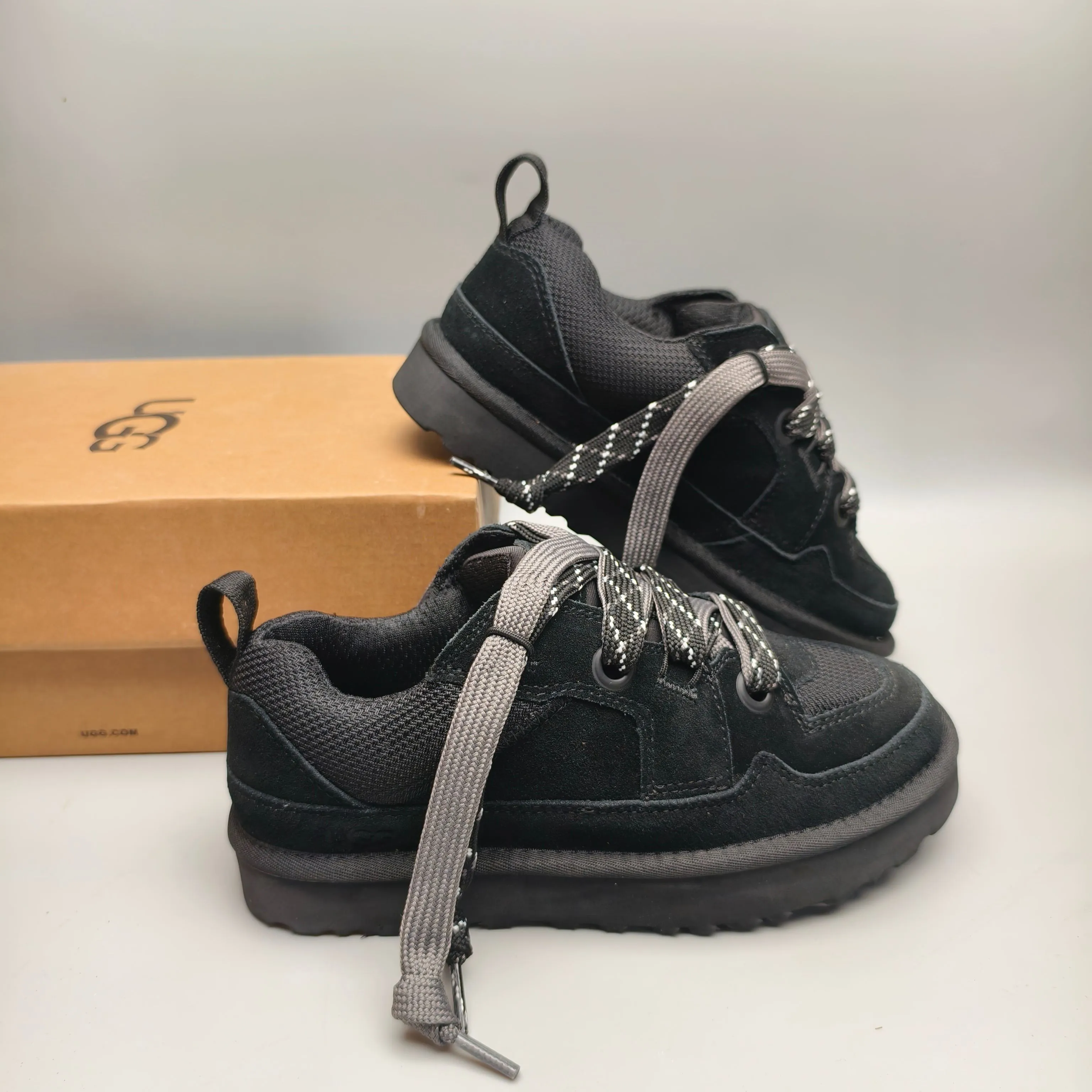 💰560 UGG sheepskin all-in-one snow boots 8890 Spring and summer mesh sports and leisure style Color: Sand, Maroon, Black Size: 35-41?